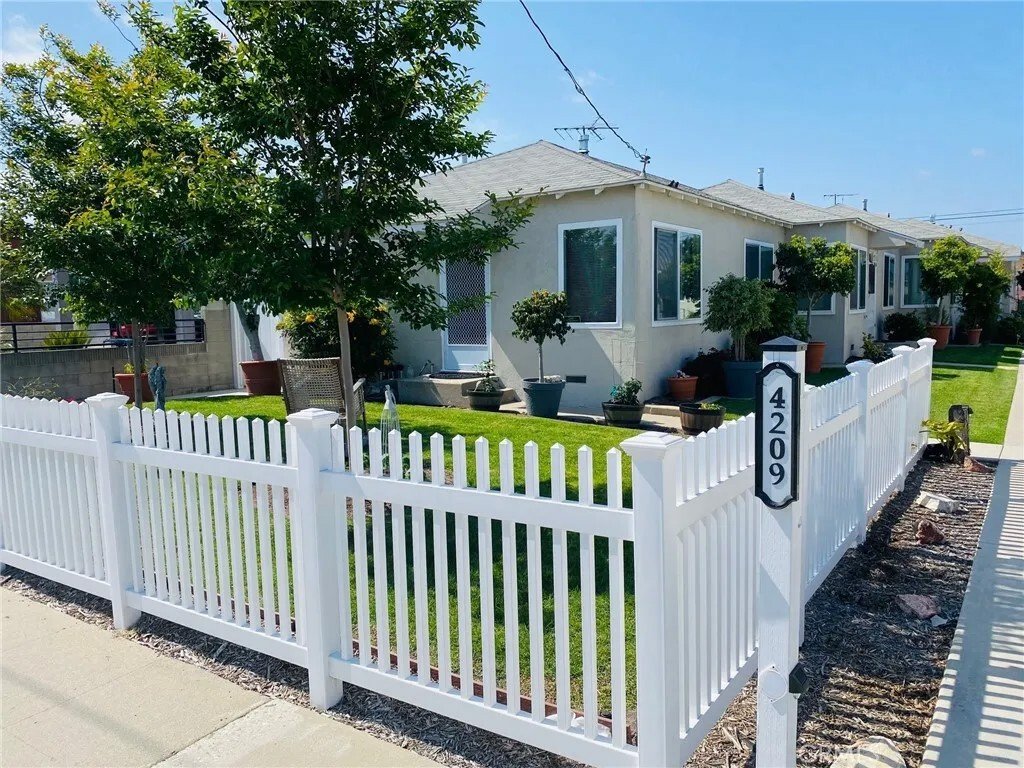 Hawthorne, California, United States 3 - 18112861