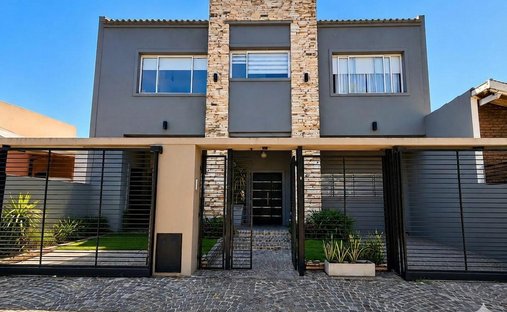 House in Ciudad Jardín Lomas del Palomar, Buenos Aires Province, Argentina 1