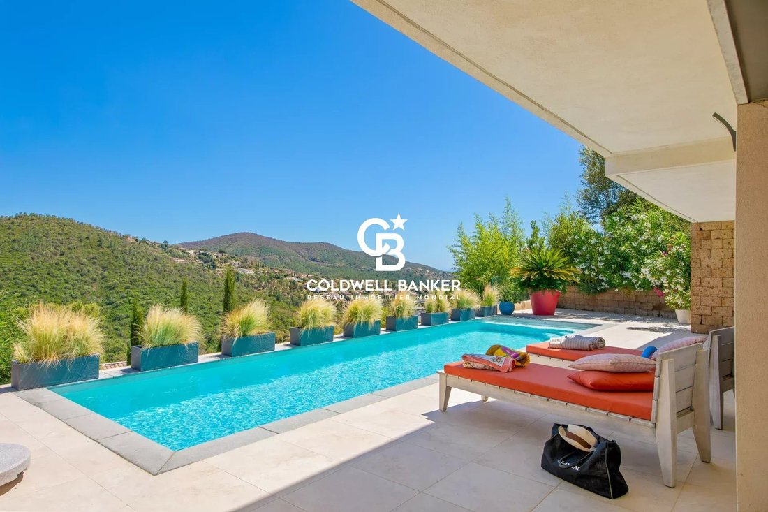 Villa in La Londe-les-Maures, Provence-Alpes-Côte d'Azur, France 1 - 18073281