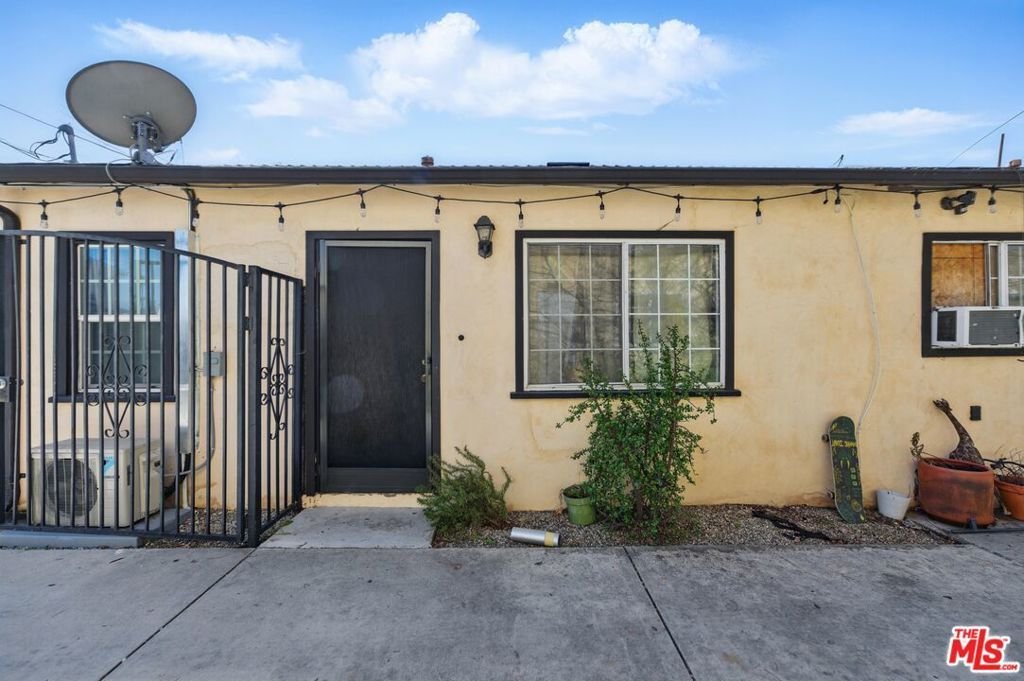 Los Angeles, California, United States 4 - 18112647