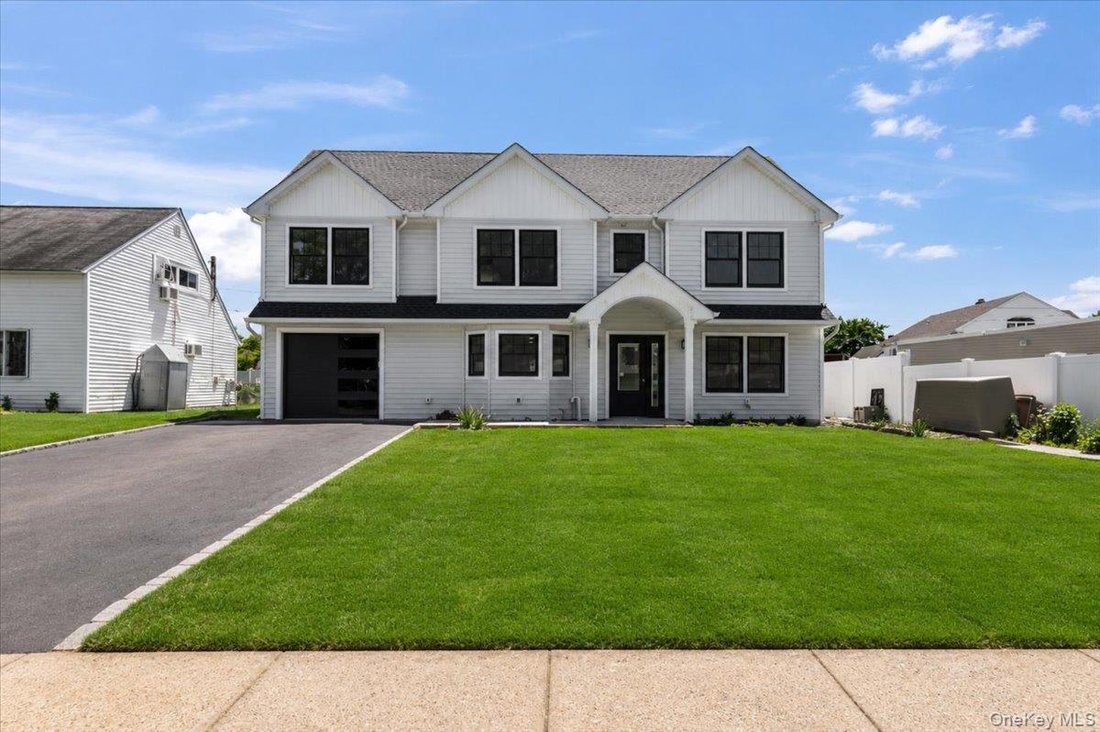 House in Levittown, New York, United States 1 - 18113792