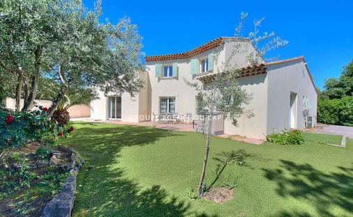 Villa in Estérel Plage-Logis de l'Aspé-Péguière, Saint-Raphaël, France 1