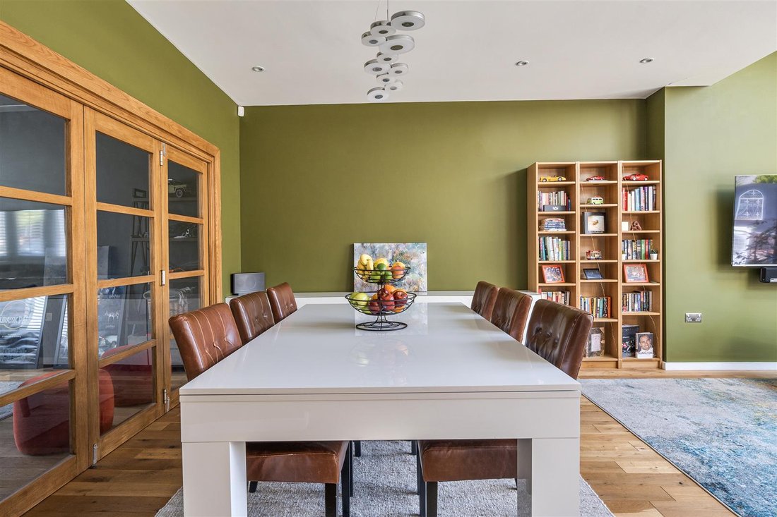 House in Harrow, England 5 - 18112539