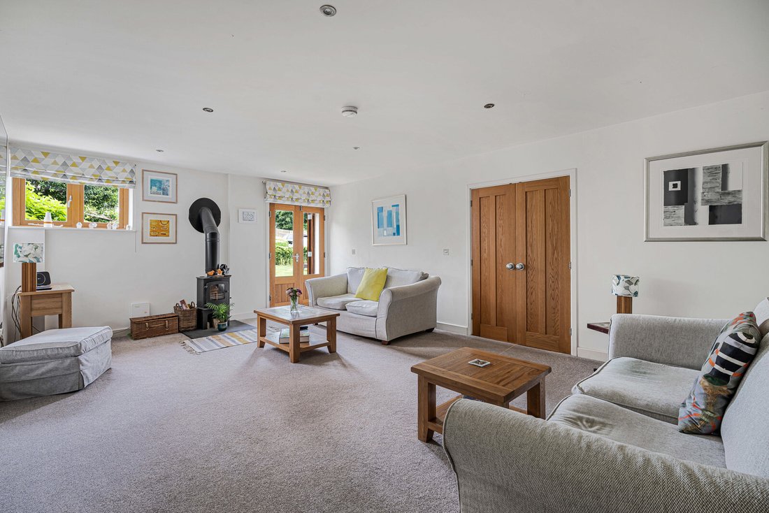 House in Lower Bourne, England 3 - 18112511