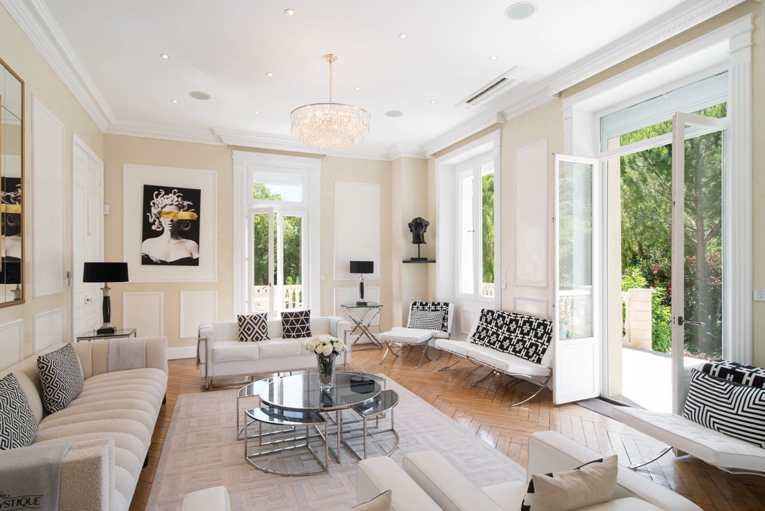 Villa in Saint Nicolas, Cannes, France 4 - 18111352
