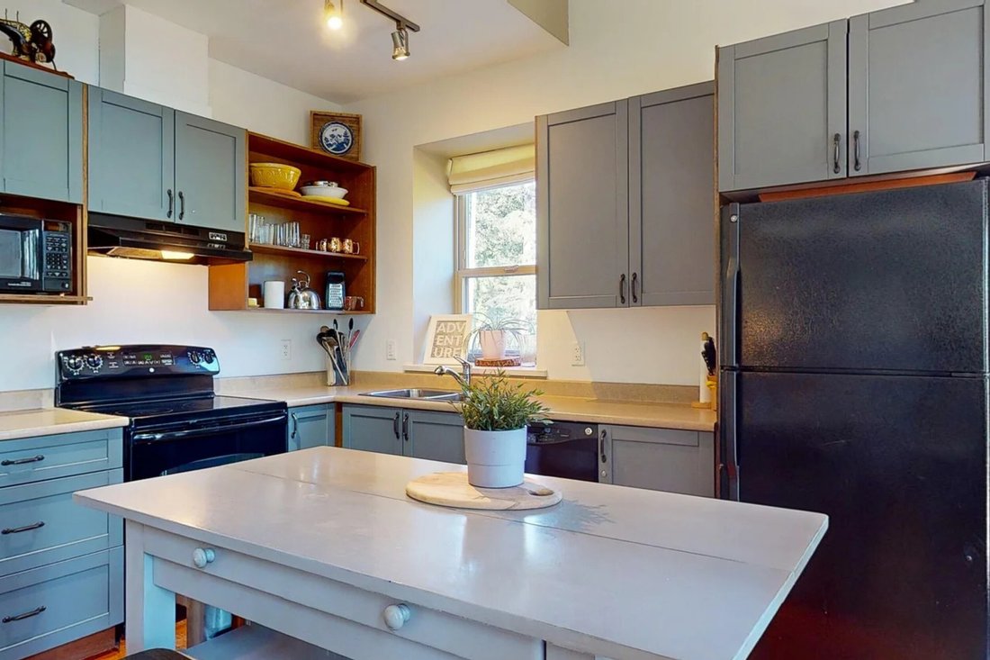 House in Garden Bay, British Columbia, Canada 4 - 18112107
