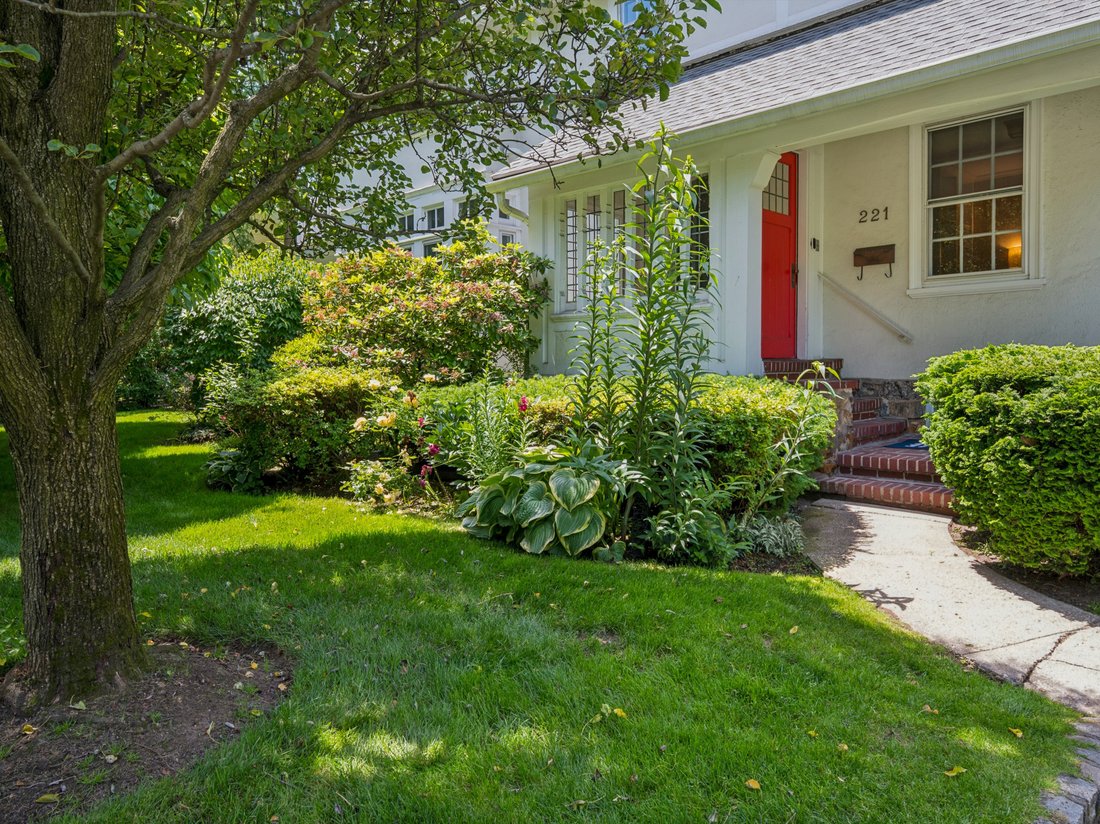 House in Village of Pelham, New York, United States 1 - 18111229