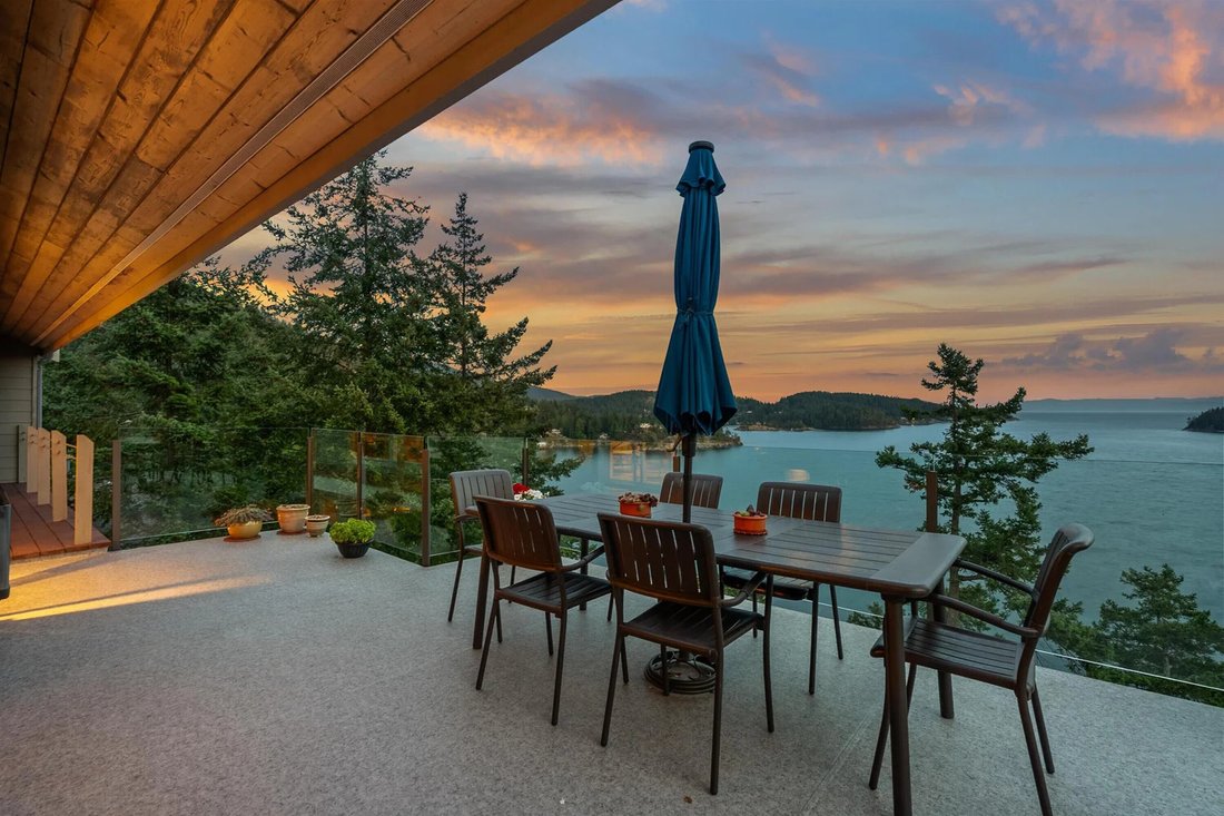 House in Garden Bay, British Columbia, Canada 4 - 18112100