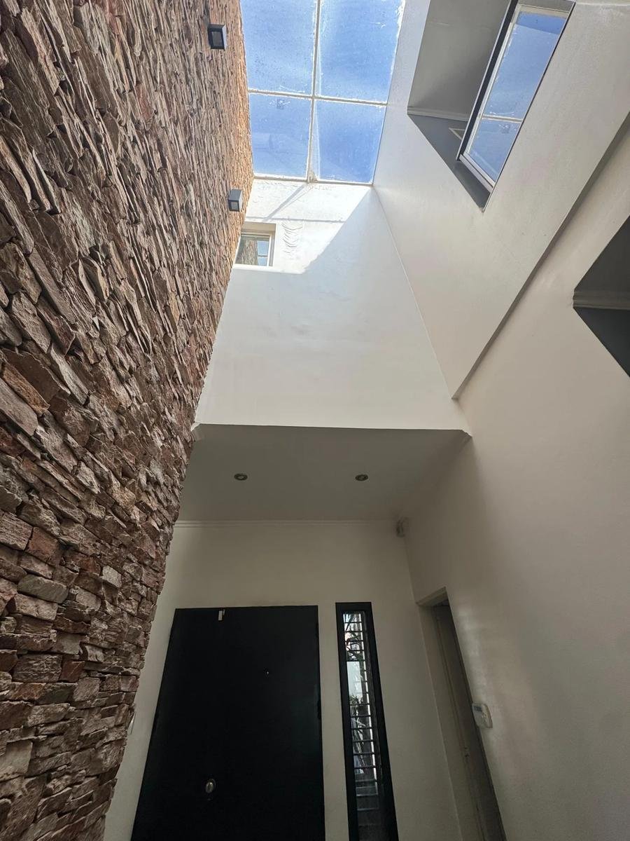 House in Ciudad Jardín Lomas del Palomar, Buenos Aires Province, Argentina 4 - 18110882