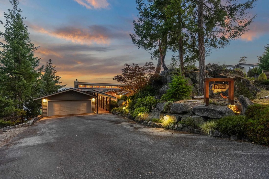 House in Garden Bay, British Columbia, Canada 1 - 18112100