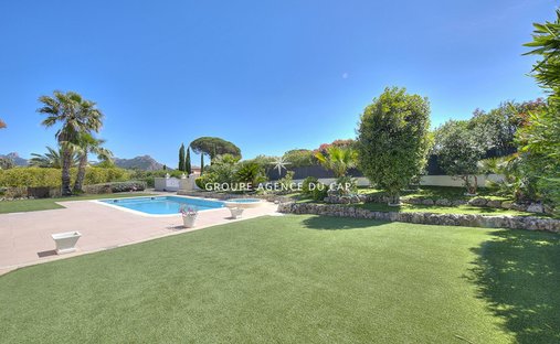 Villa in Valescure-Vaulongue-Clair Bois-Vallon Suveret, Saint-Raphaël, Frankreich 1