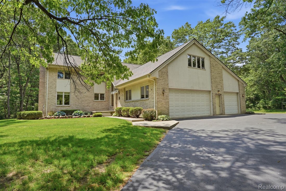 House in South Lyon, Michigan, United States 3 - 18110407