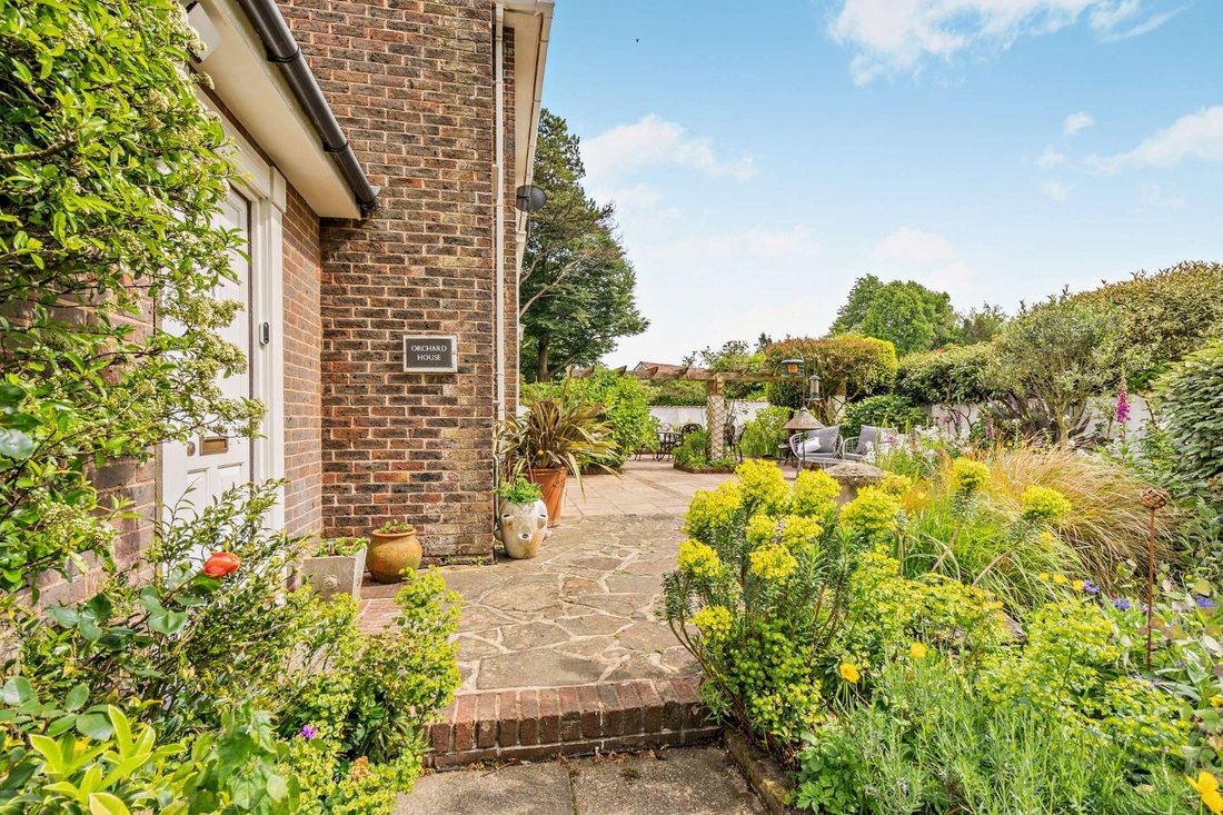 House in Storrington, England 3 - 17023013