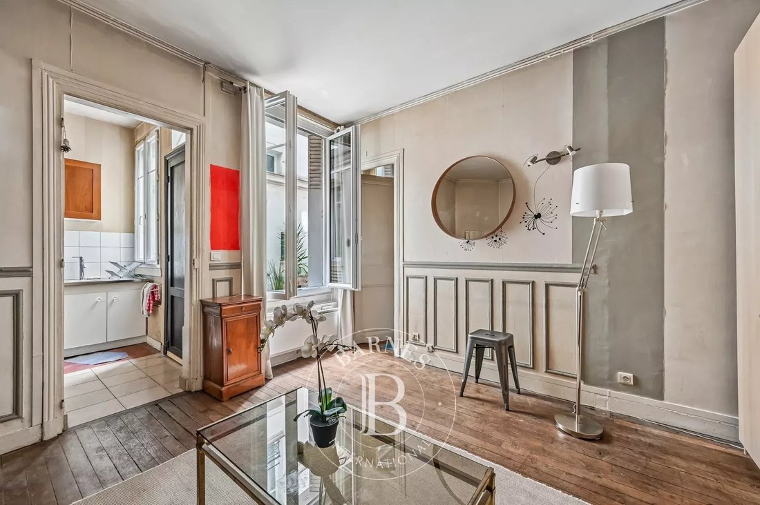 Apartment in Saint Thomas d'Aquin, Paris 7e Arrondissement, Paris 2 - 18110284