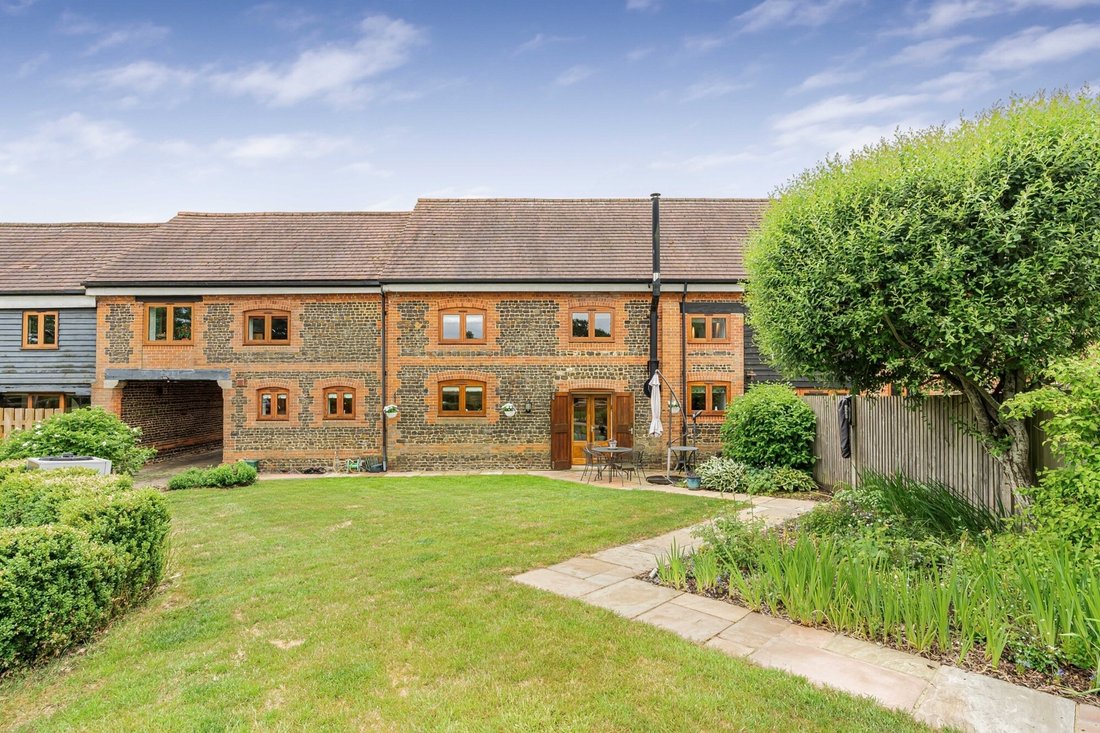 House in Lower Bourne, England 1 - 18112511