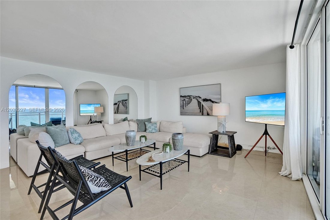Condo in Hallandale Beach, Florida, United States 2 - 18113086