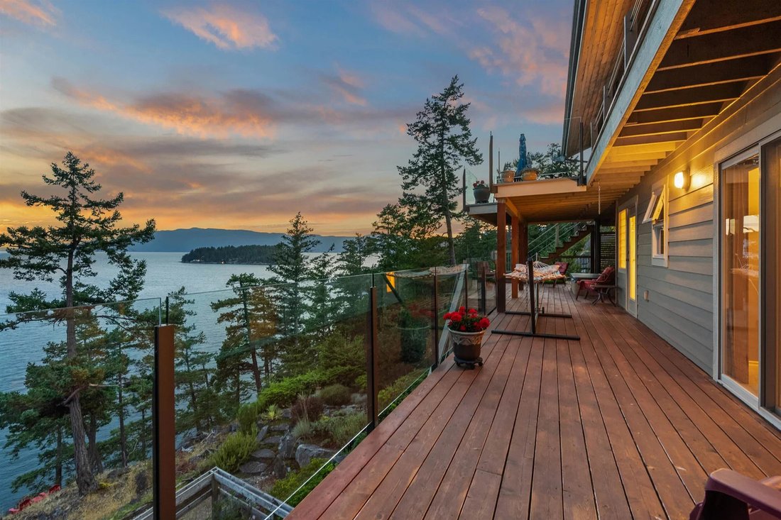 House in Garden Bay, British Columbia, Canada 5 - 18112100