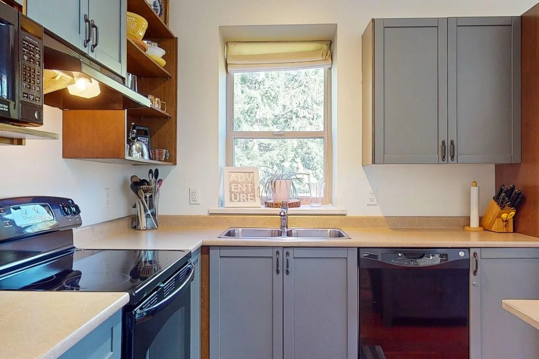 House in Garden Bay, British Columbia, Canada 3 - 18112107