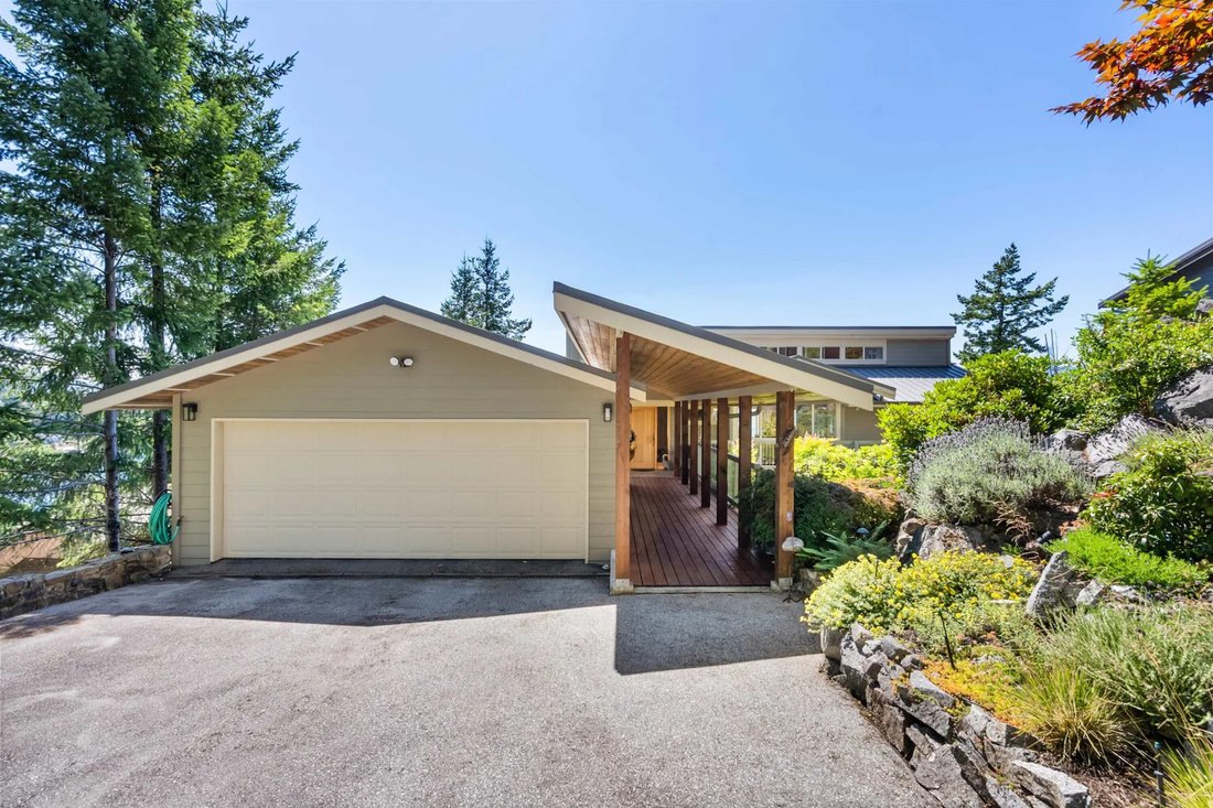 House in Garden Bay, British Columbia, Canada 2 - 18112100