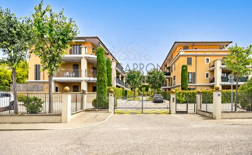 Apartment in Granettes-Jauberte-Sainte Anne, Aix-en-Provence, France 1