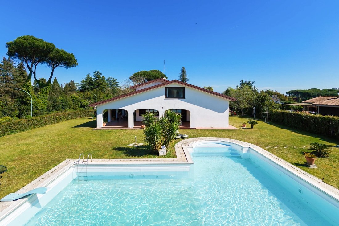 Villa in Giustiniana - La Storta - Olgiata, Rome, Lazio 1 - 18113323