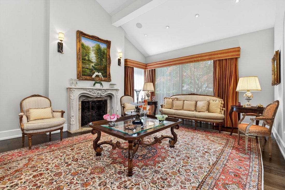 Estate in Burlington, Ontario, Canada 5 - 18110174