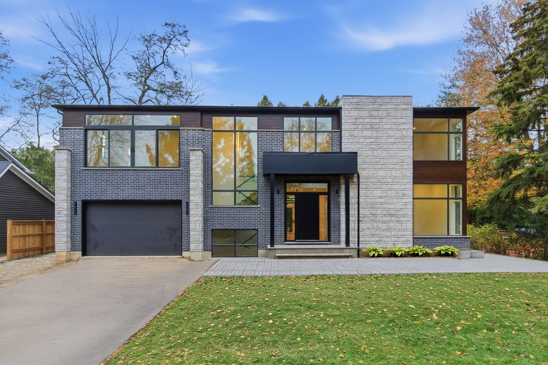 House in Burlington, Ontario, Canada 2 - 18111906