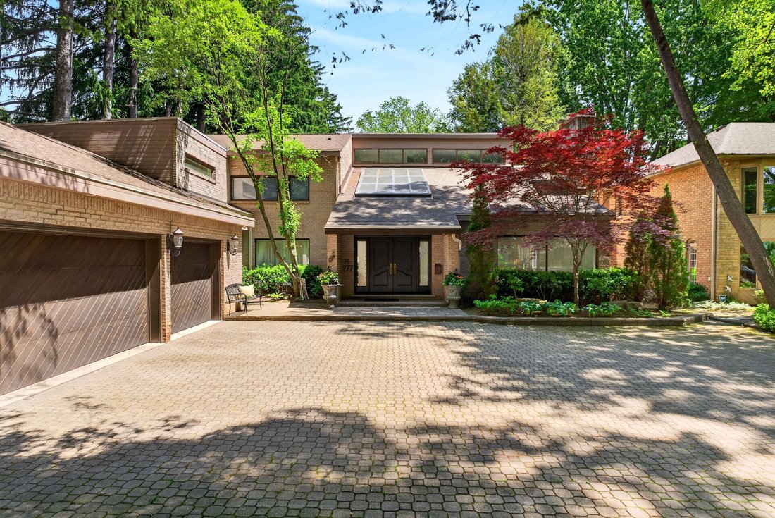 Estate in Burlington, Ontario, Canada 2 - 18110174