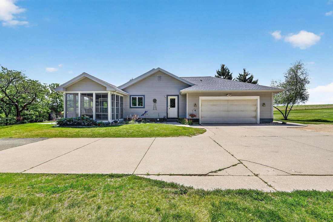 House in Mount Horeb, Wisconsin, United States 4 - 18113764