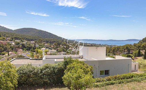 House in Centre Ville, Carqueiranne, France 1