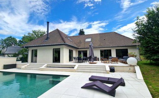 House in Les Mesnuls, Ile-de-France, France 1