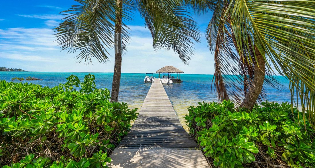 Apartment in George Town, George Town, Cayman Islands 2 - 18112536