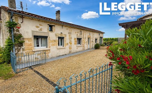 House in Saint-Mariens, Nouvelle-Aquitaine, France 1