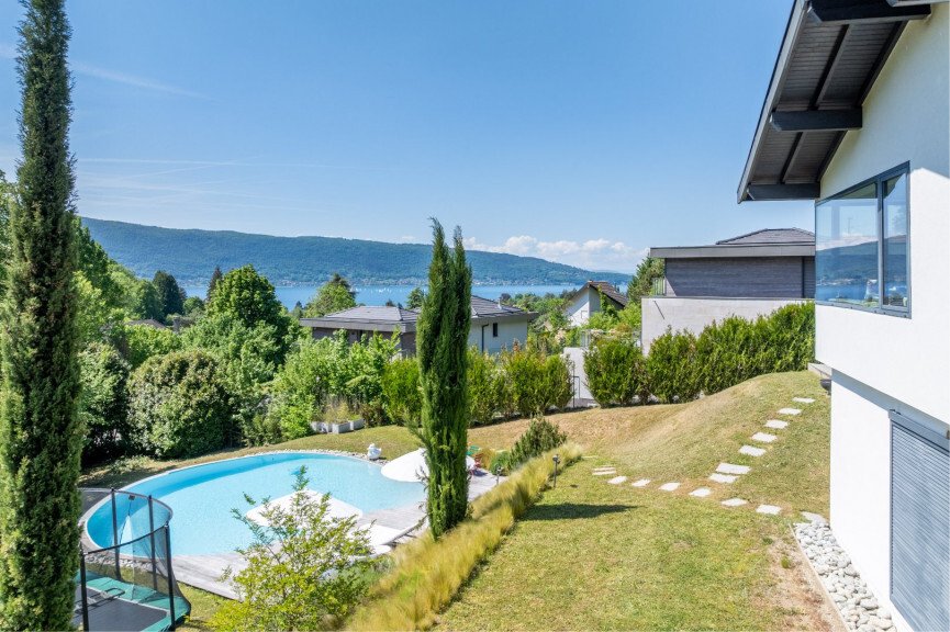Estate in Menthon-Saint-Bernard, Auvergne-Rhône-Alpes, France 3 - 18110868