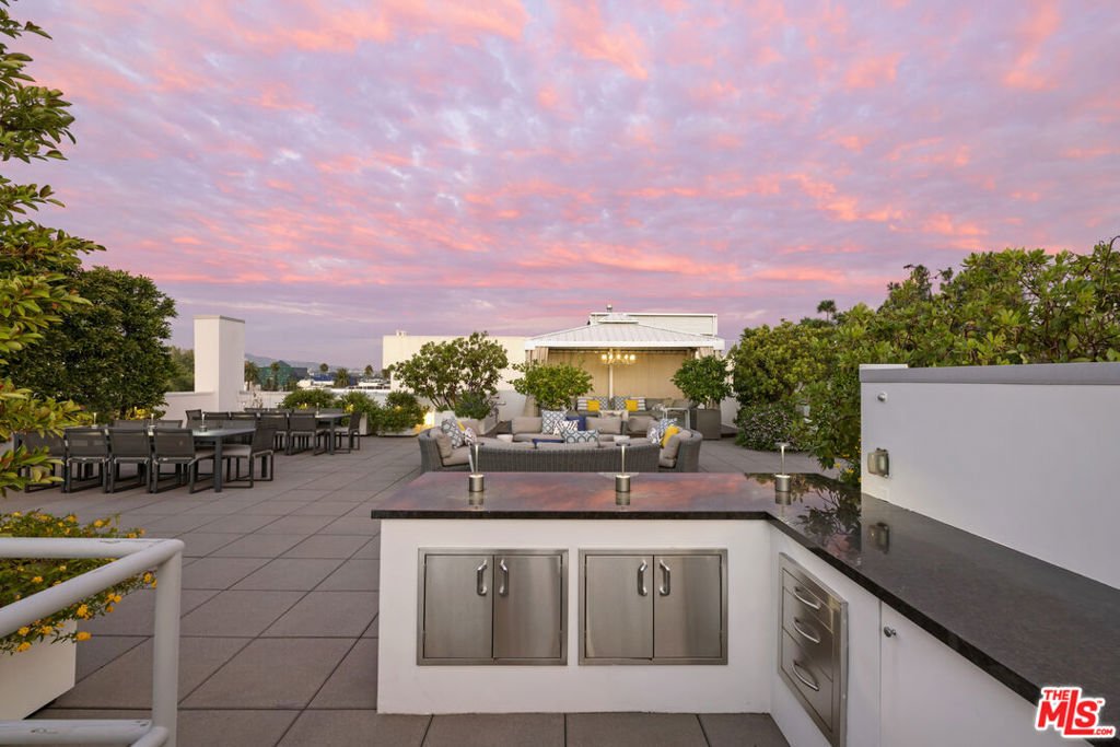 Condo in Beverly Hills, California, United States 3 - 18112612