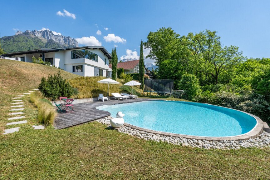 Estate in Menthon-Saint-Bernard, Auvergne-Rhône-Alpes, France 1 - 18110868