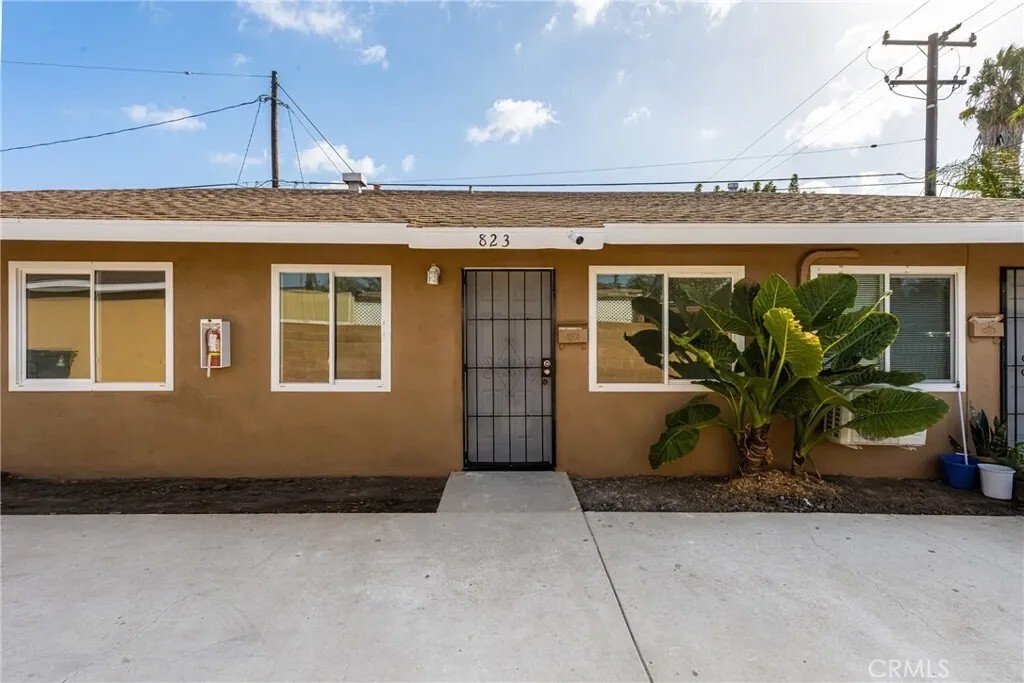 Santa Ana, California, United States 2 - 18112835