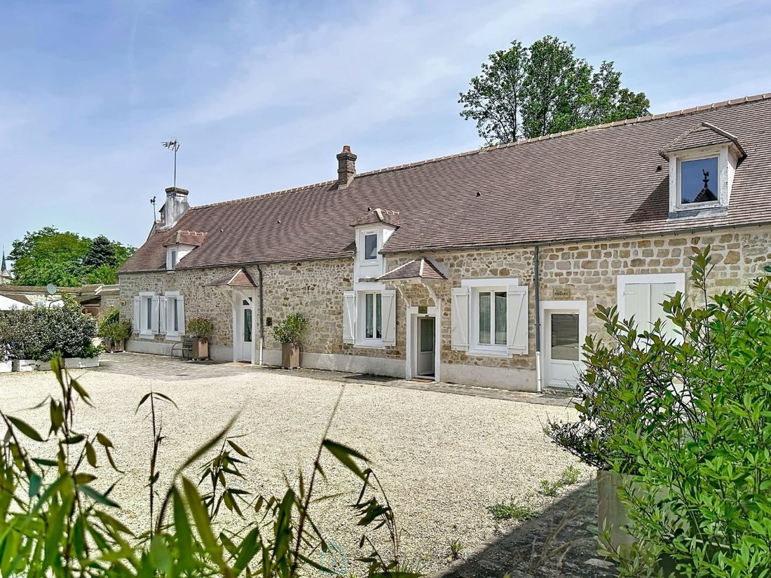Estate in Fontainebleau, Ile-de-France, France 1 - 17283845
