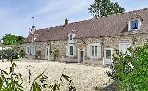 Estate in Fontainebleau, Ile-de-France, France 1