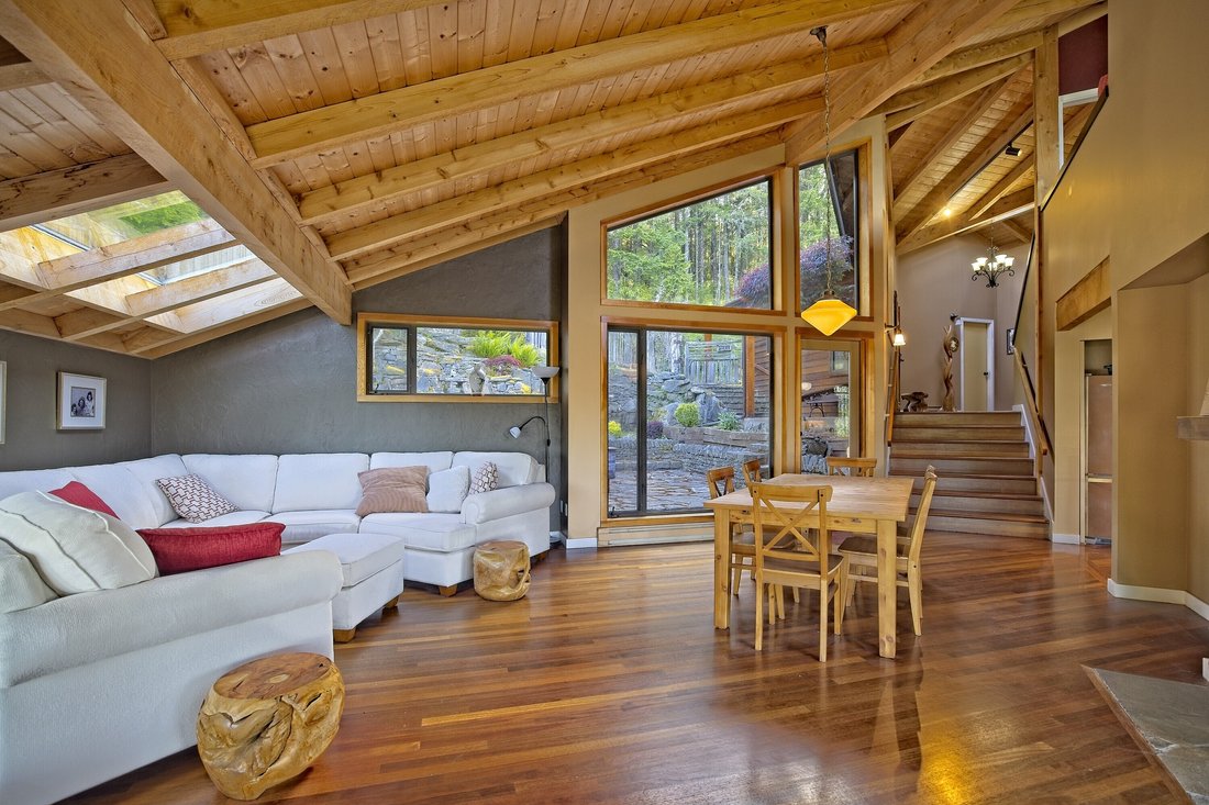 House in Saltspring Island, British Columbia, Canada 5 - 18112095