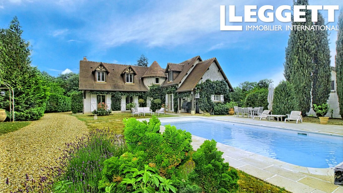 Villa in Mer, Centre-Val de Loire, France 1 - 15860280