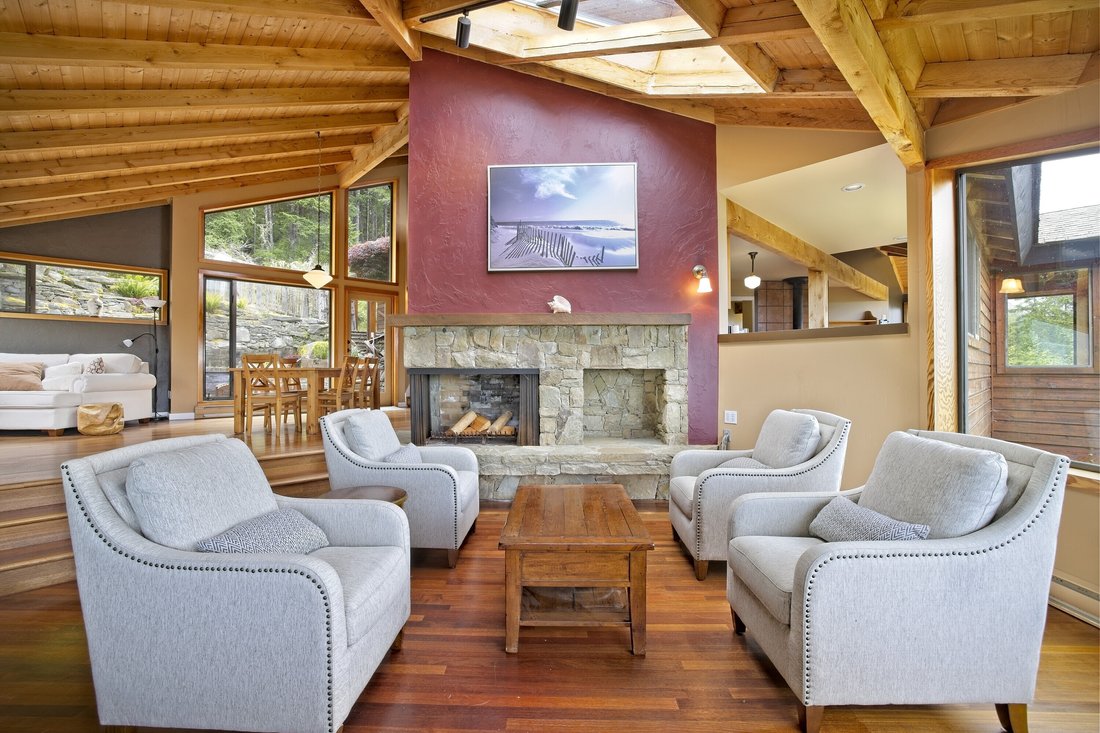 House in Saltspring Island, British Columbia, Canada 4 - 18112095