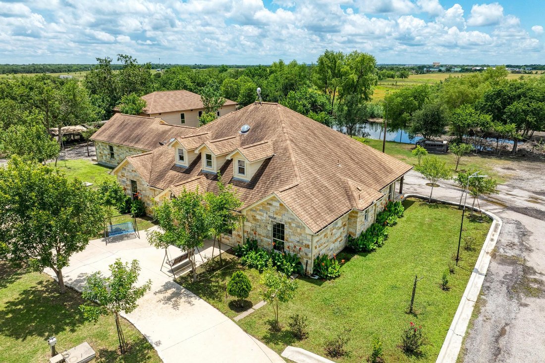 House in Coupland, Texas, United States 1 - 17683349