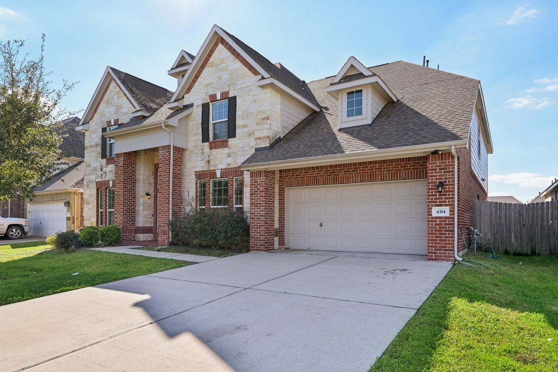 House in La Porte, Texas, United States 3 - 18111696