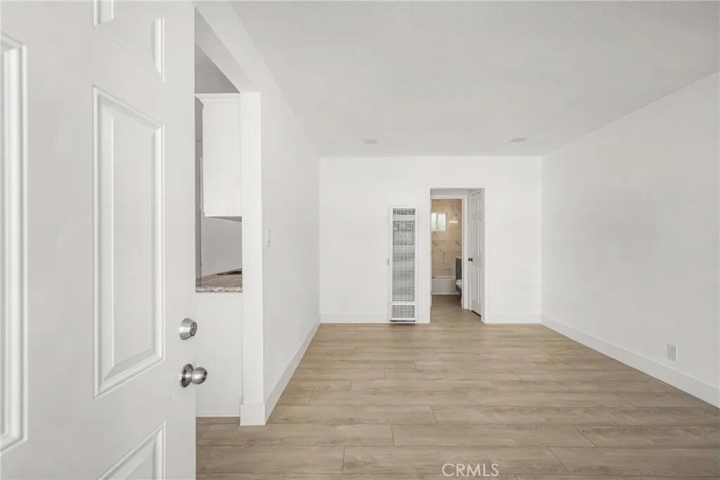 Santa Ana, California, United States 3 - 18112835