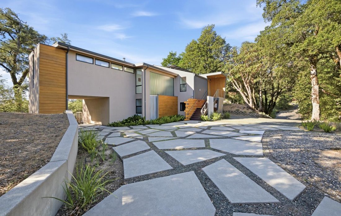 House in Los Gatos, California, United States 1 - 18113028