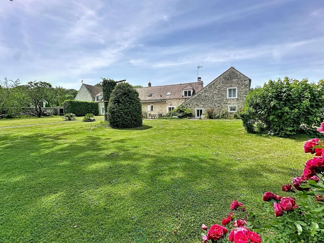 Estate in Fontainebleau, Ile-de-France, France 3 - 17283845