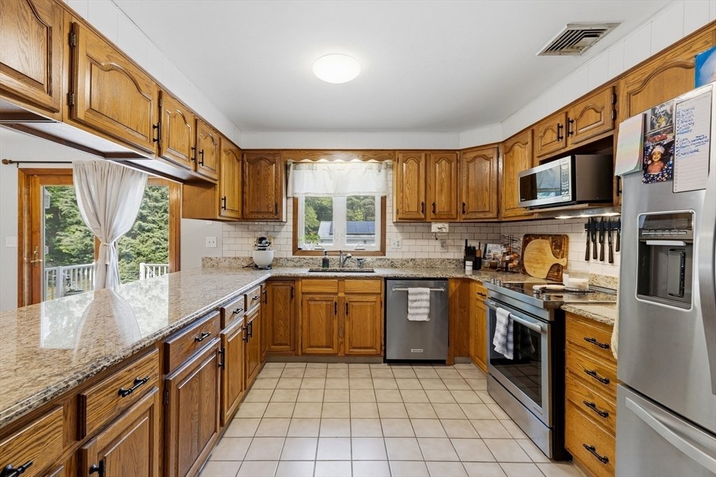 House in Westport, Massachusetts, United States 4 - 18110405