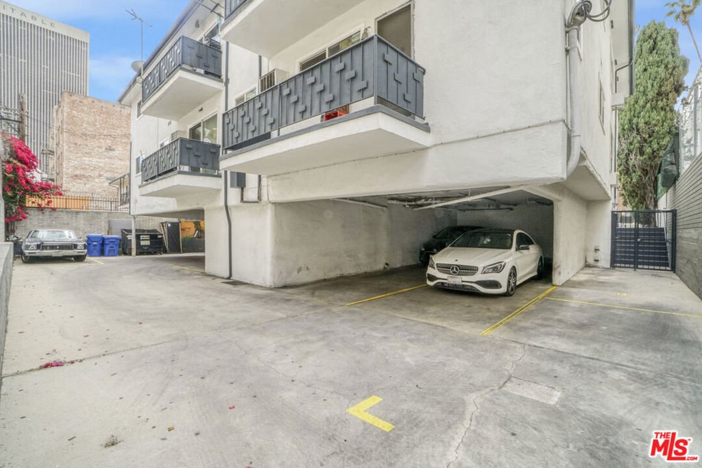 Los Angeles, California, United States 4 - 18112646