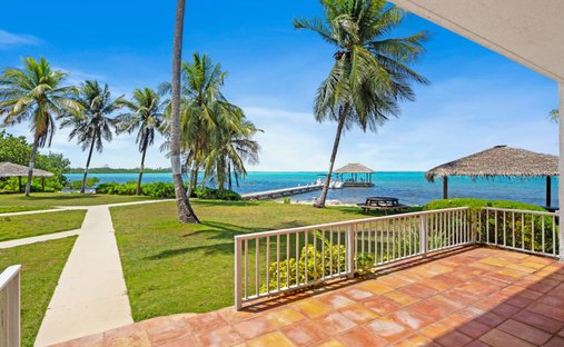 Apartment in George Town, George Town, Cayman Islands 1